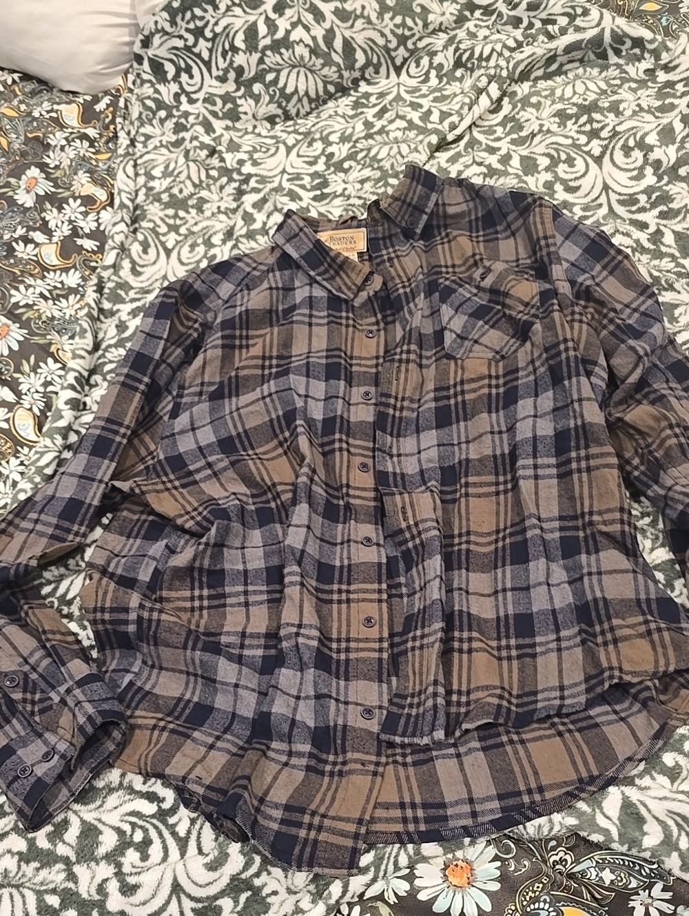 ❤️10/$40 Boston Traders Plaid Shirt in Navy & Brown